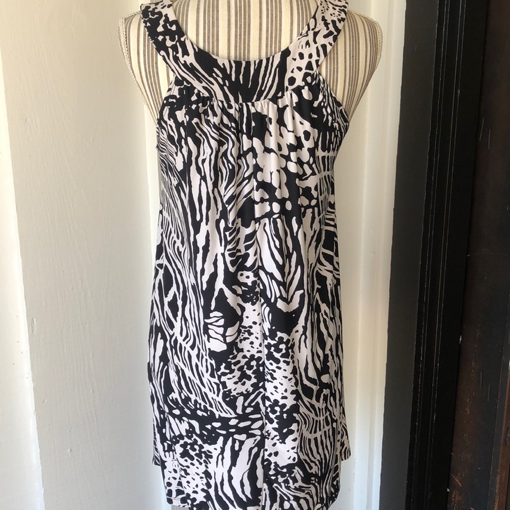 Simple Dress - Picture 3 of 8